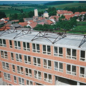 Přístavba nové školy od roku 1996